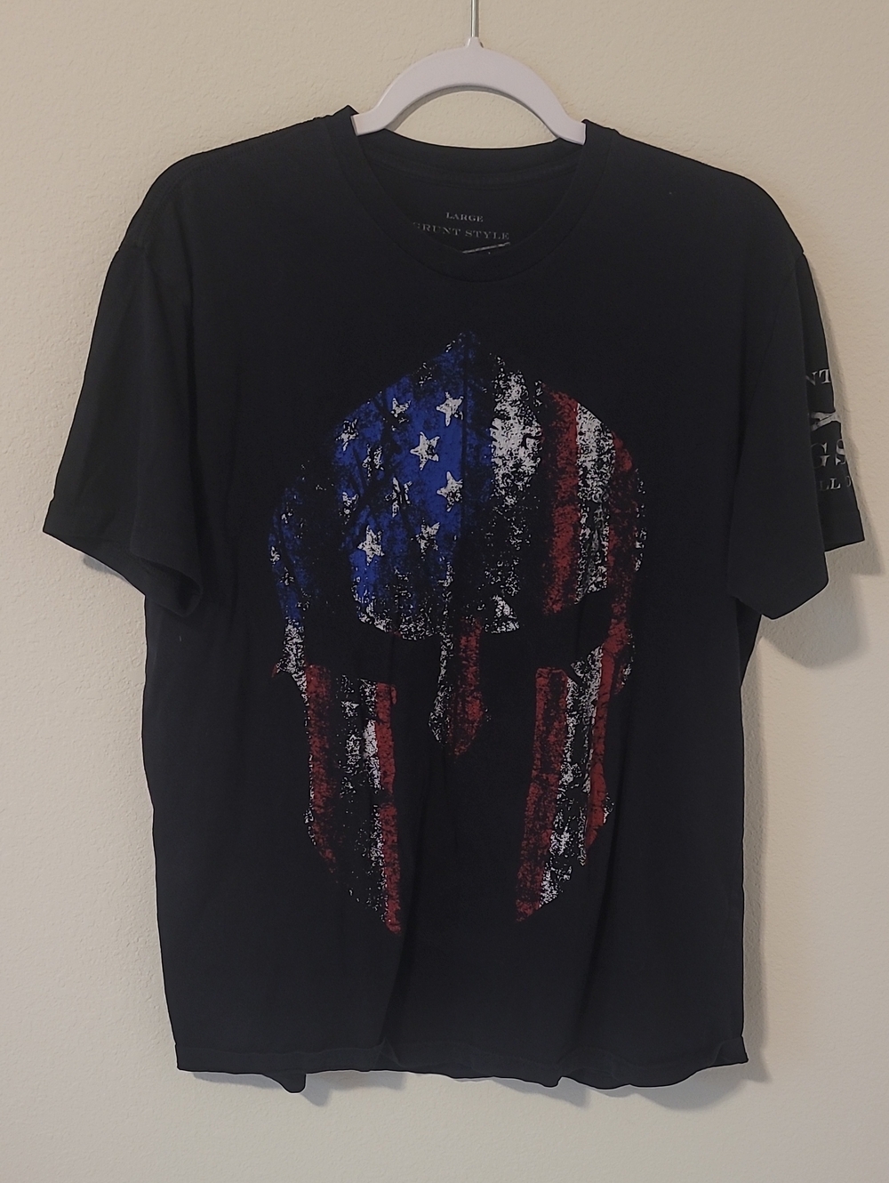 Grunt Style Black Short-Sleeve Tee with Distressed American Skull Graphic